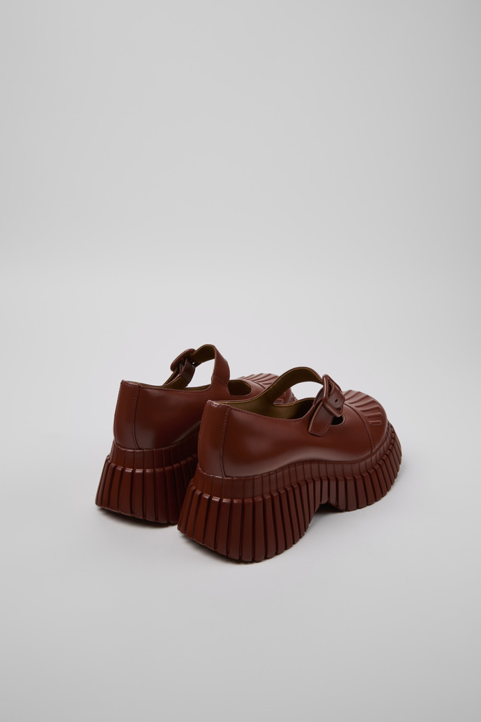 Camper BCN - Zapatos de mujer de piel color rojo.