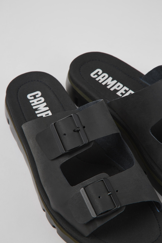 Camper Oruga - Mules de piel para hombre en negro
