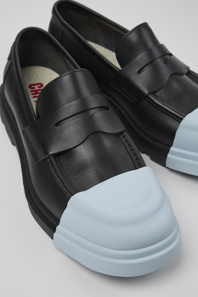 Camper Junction - Mocasines negros de piel para hombre.