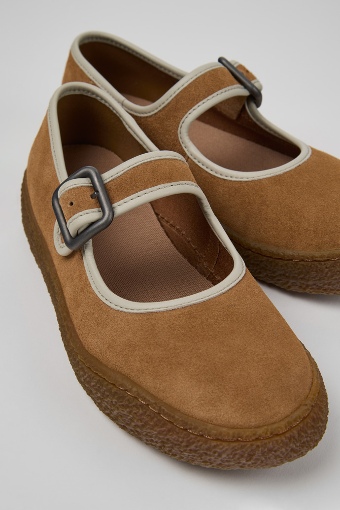 Camper Peu Terreno - Zapatos de piel nobuk marrón y gris para mujer.