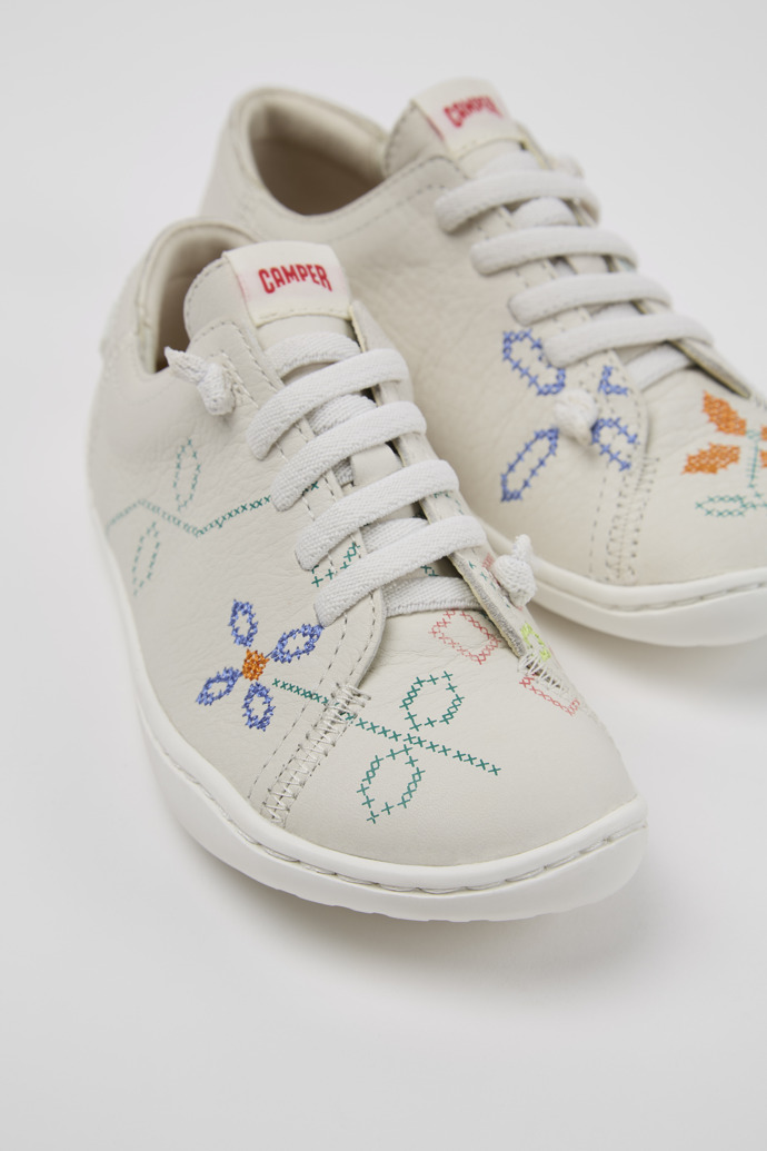 Camper Twins - Zapato infantil de piel blanca.