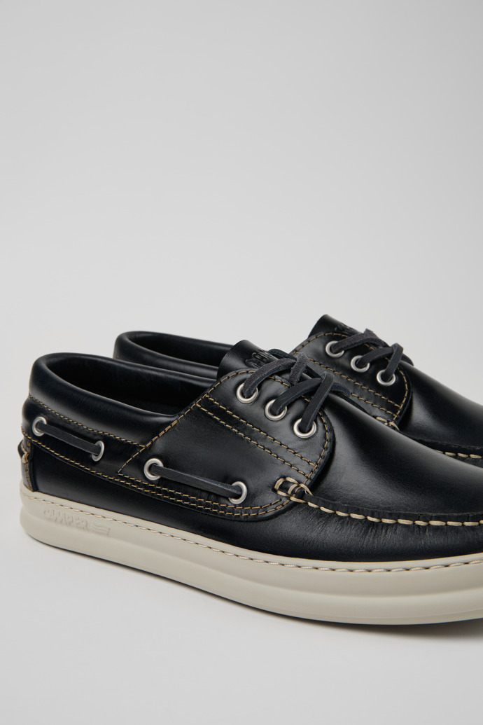 Camper Runner - Mocasines azules de piel nobuk para hombre.