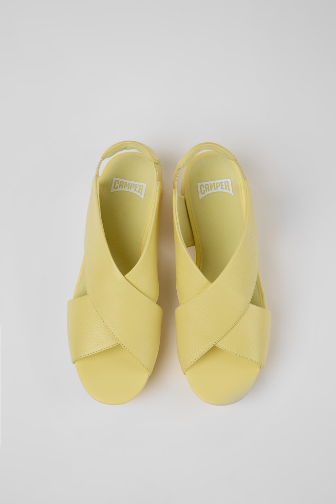 Camper Balloon - Sandalias amarillas de piel para mujer.