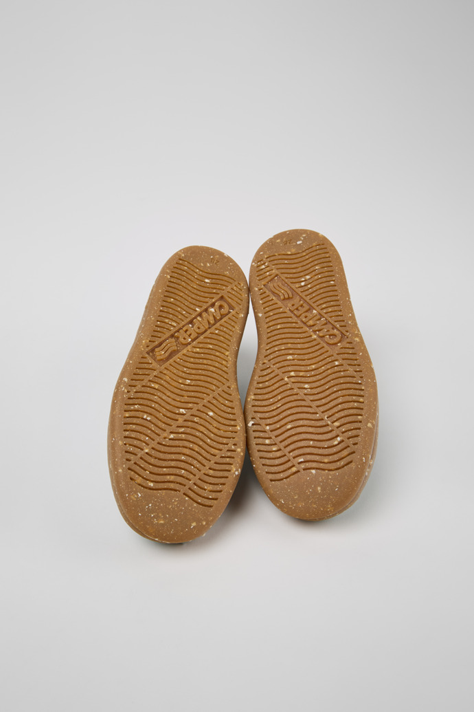 Camper Runner - Zapatillas verdes para niños fabricadas con algodón reciclado.