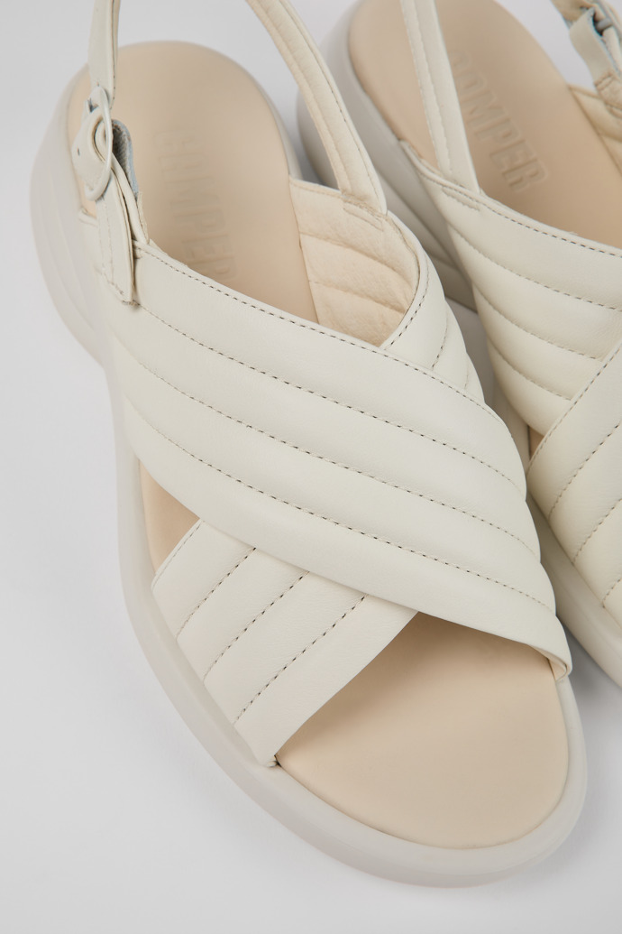 Camper Spiro - Sandalias blancas de piel con tiras cruzadas para mujer.