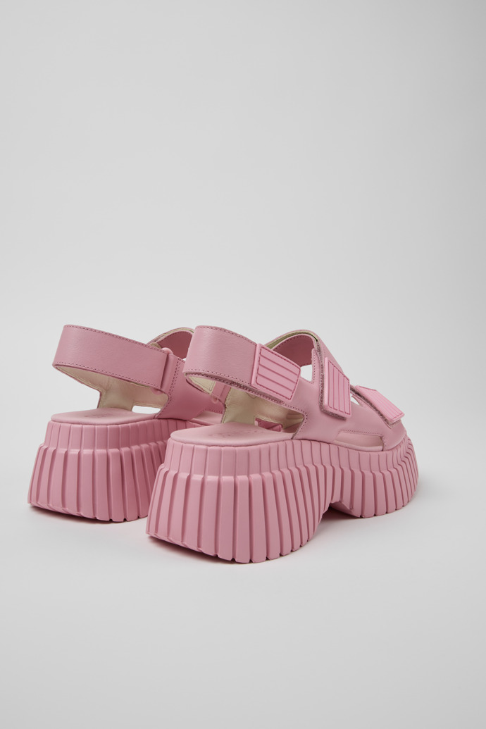 Camper BCN - Sandalias rosas de piel para mujer.