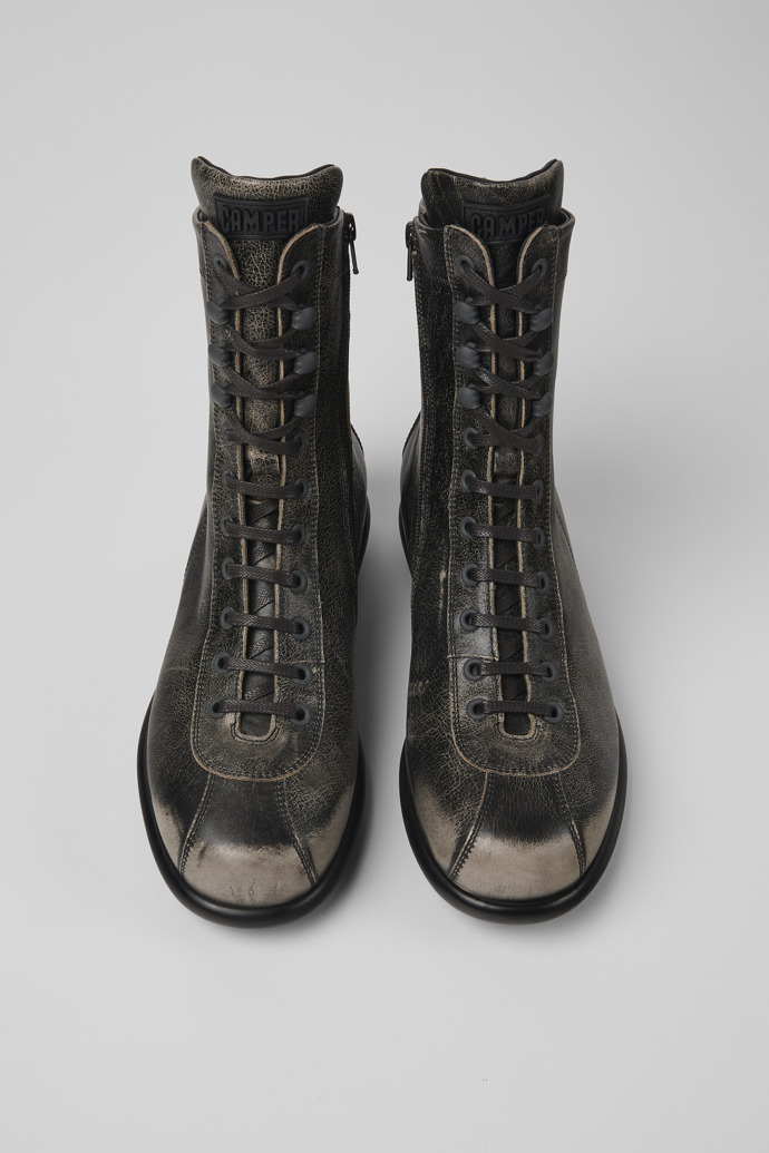 Camper Pelotas - Botín gris de piel para hombre.