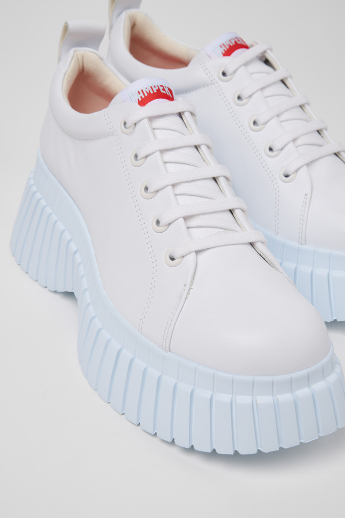 Camper Pix BCN - Zapato de piel blanco para mujer.