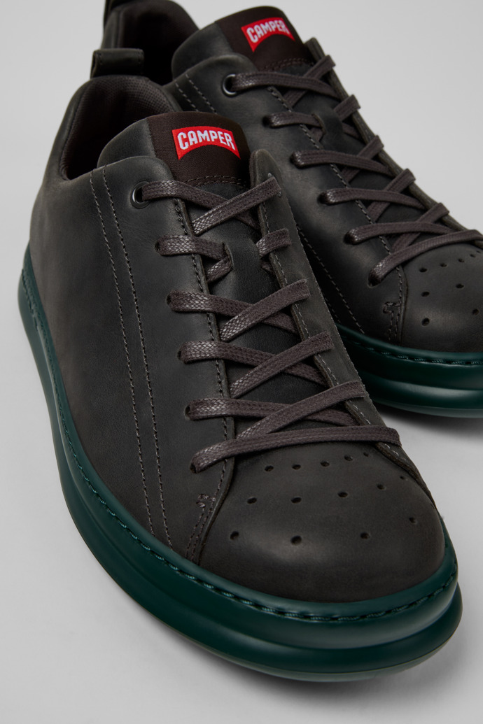 Camper Runner - Zapatillas grises de piel nobuk para hombre.