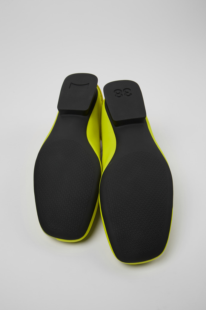 Camper Casi Myra - Bailarinas amarillas de piel para mujer.