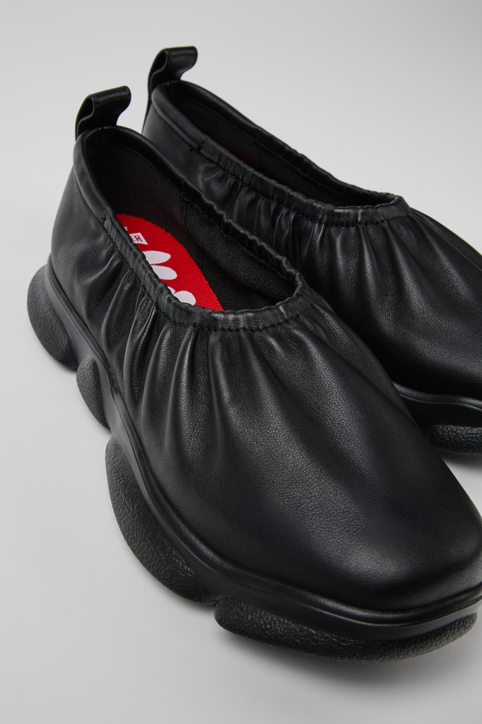 Camper Karst - Zapato de piel negro para mujer.