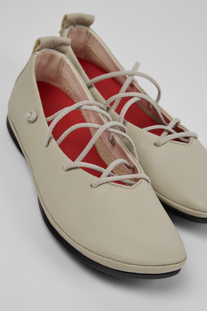 Camper Right Nina - Bailarinas de piel gris para mujer.