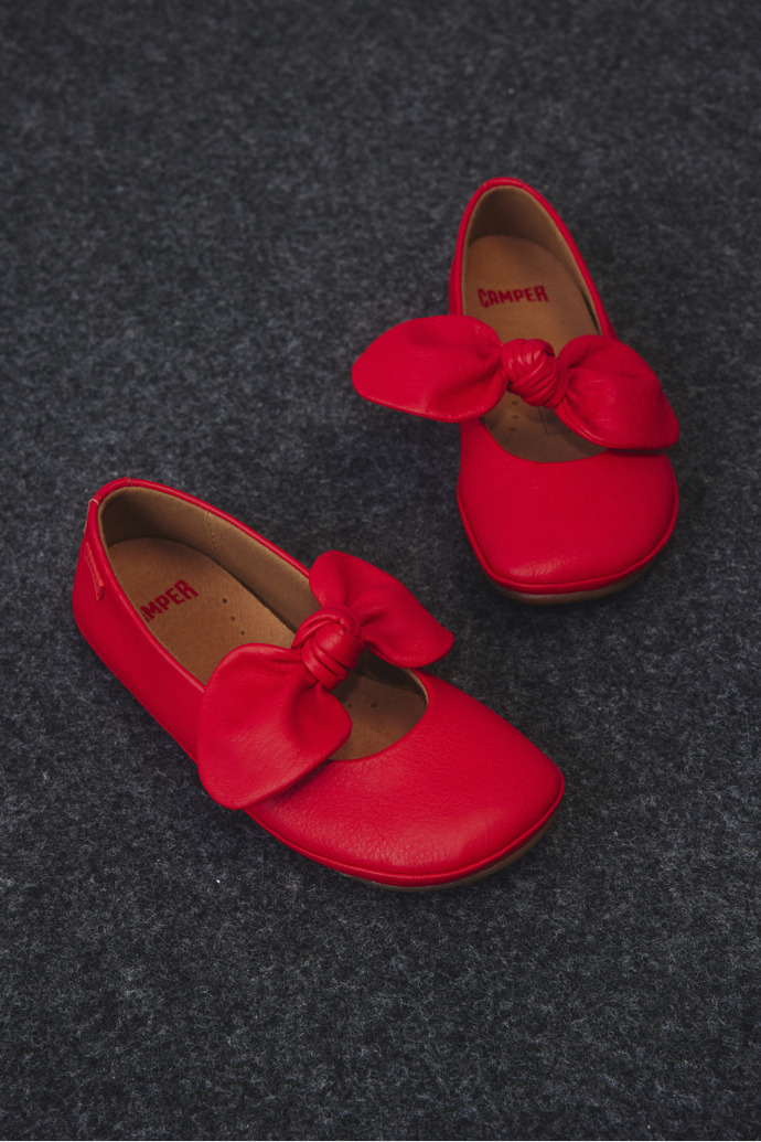 Camper Right - Bailarina de piel roja para niño.