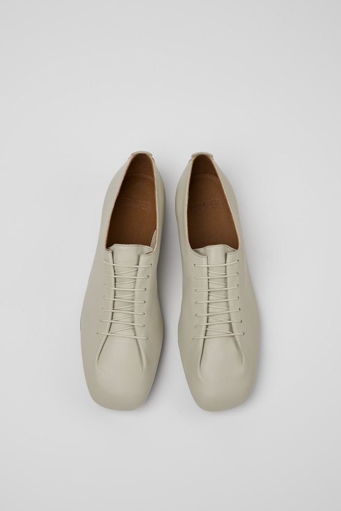 Camper Casi Myra - Zapato de piel gris para mujer.