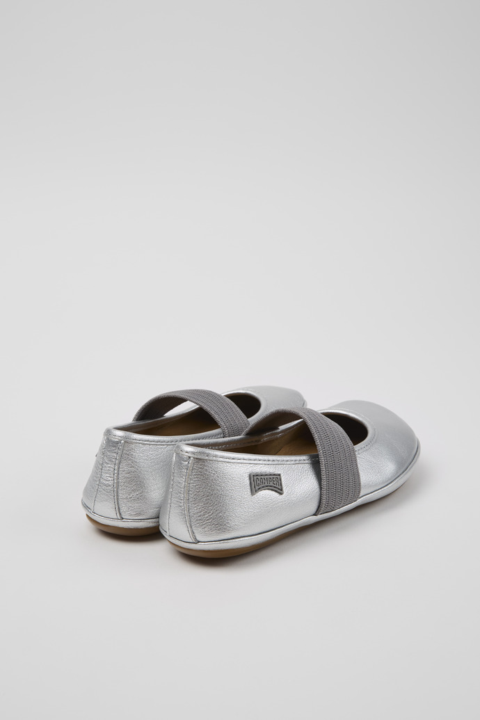 Camper Right - Bailarinas plateadas de piel para niños.