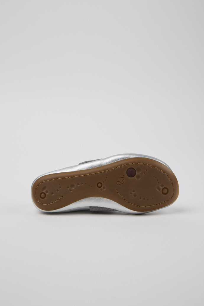 Camper Right - Bailarinas plateadas de piel para niños.