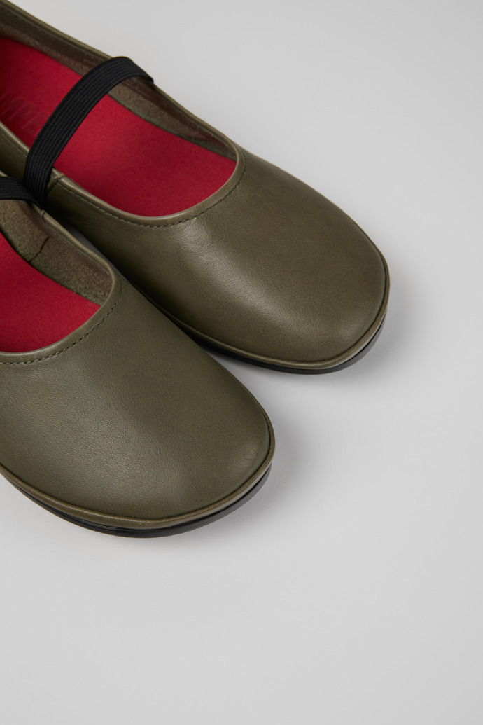 Camper Right - Zapatos de piel verde para mujer.