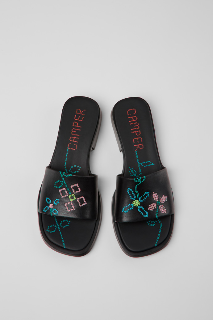 Camper Twins - Sandalias negras de piel para mujer.