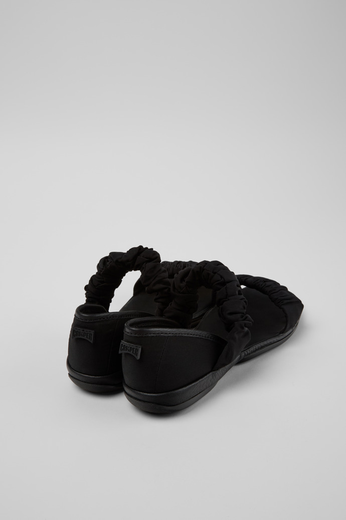 Camper Right - Sandalias negras para mujer fabricadas con PET reciclado y piel.