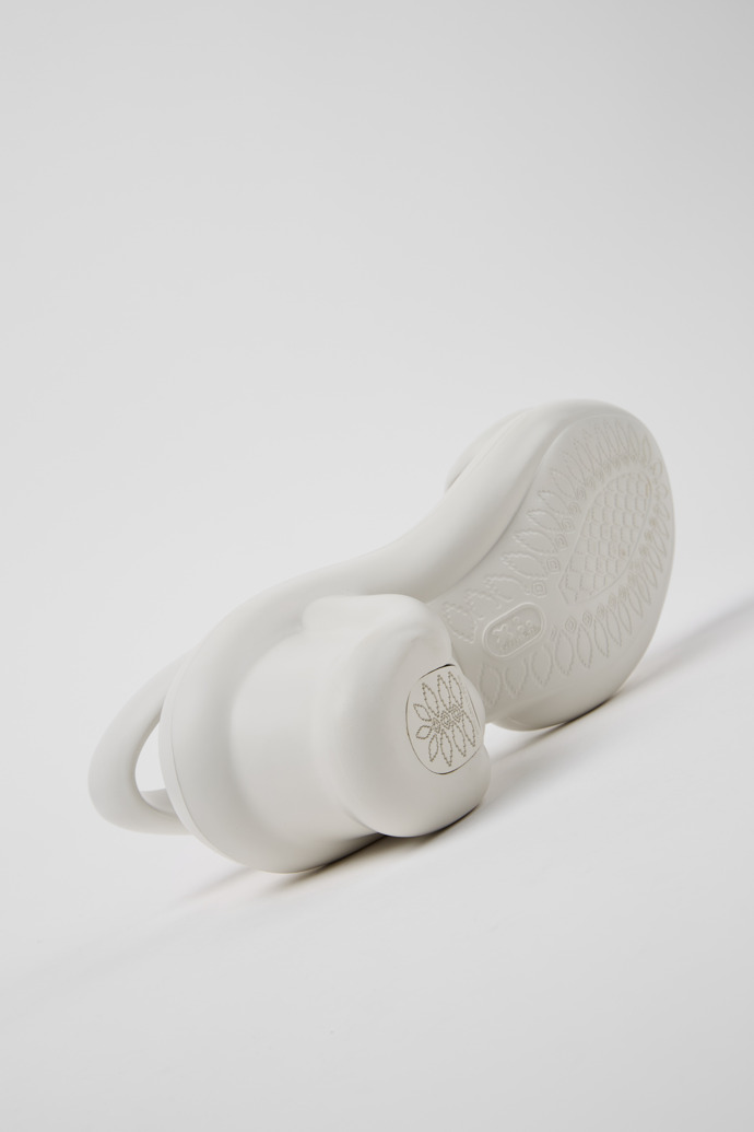 Camper Kobarah - Sandalia unisex blanca.