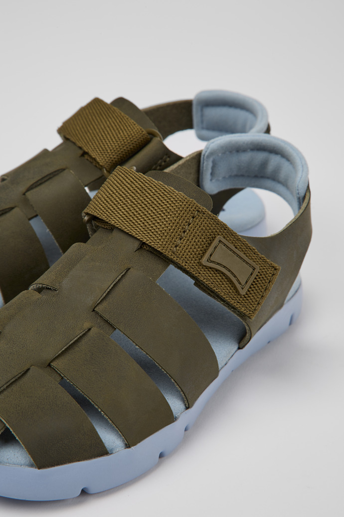 Camper Oruga - Sandalias verdes de piel para niños.