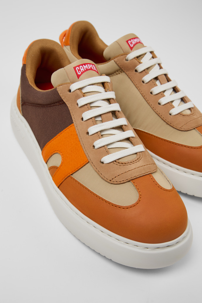 Camper Runner K21 Sorona - Zapatillas multicolor para mujer fabricadas con PET reciclado y piel nobuk.