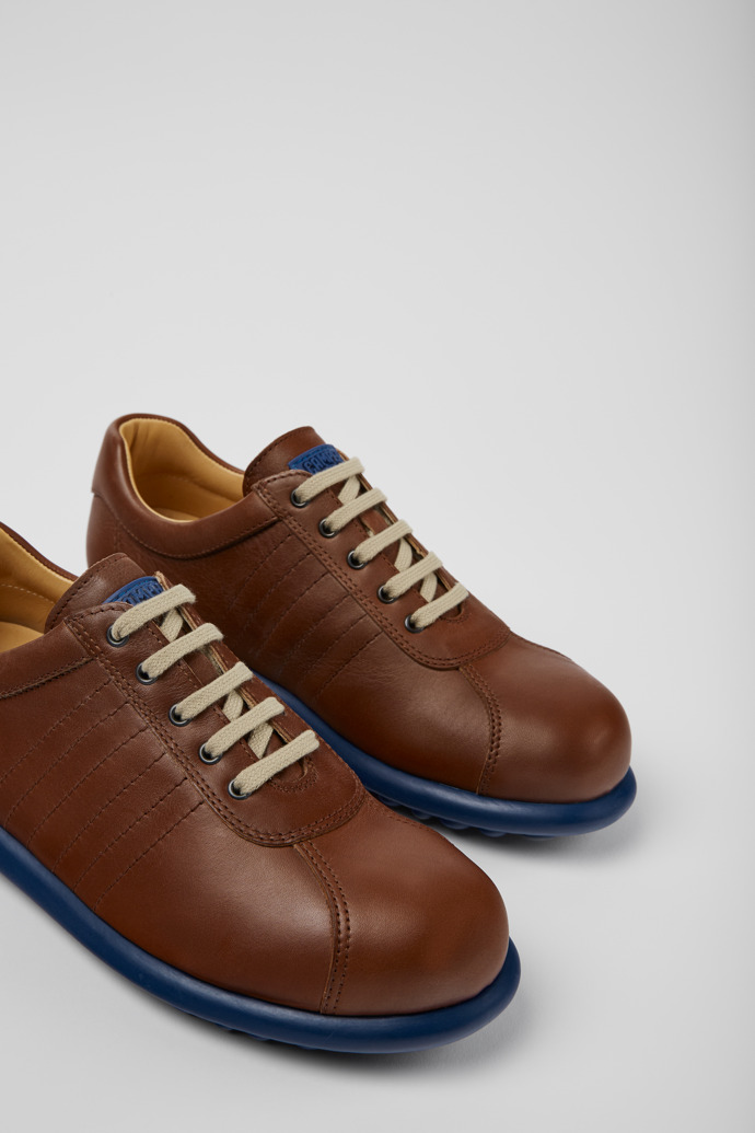 Camper Pelotas - Zapatos marrones de piel para mujer.