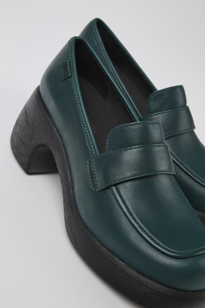 Camper Thelma - Mocasín verde de piel para mujer