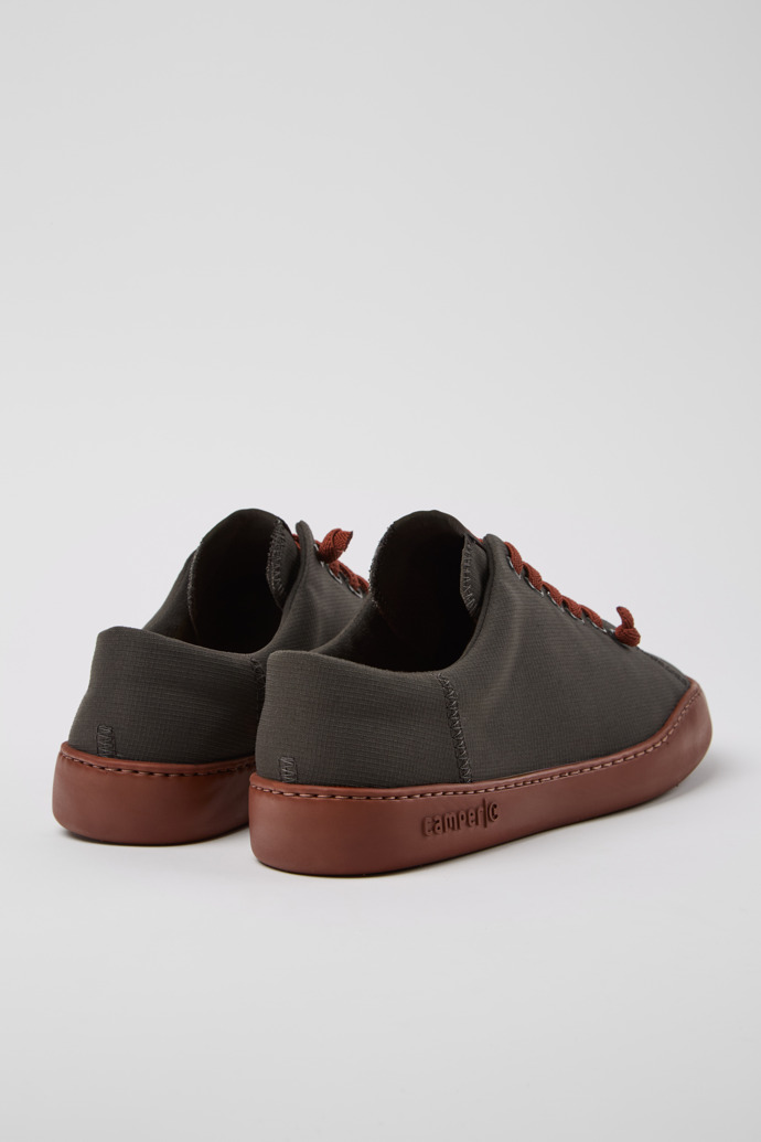 Camper Peu Touring - Zapatillas grises para hombre fabricadas con PET reciclado.