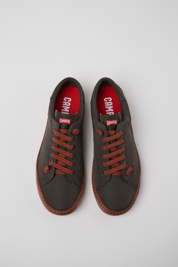 Camper Peu Touring - Zapatillas grises para hombre fabricadas con PET reciclado.