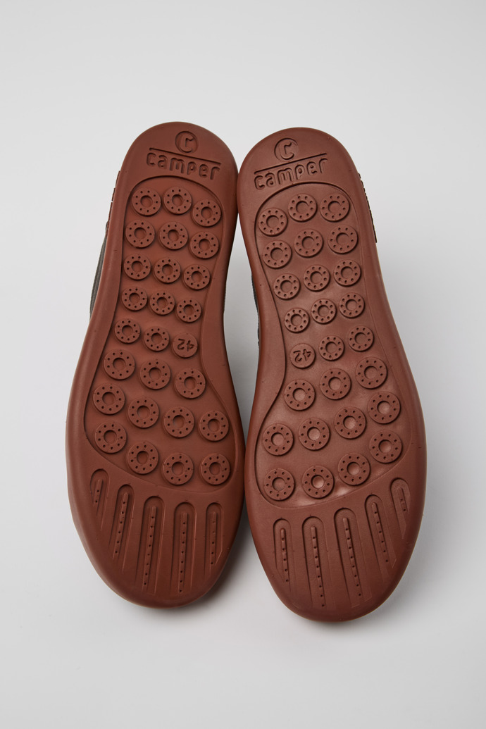 Camper Peu Touring - Zapatillas grises para hombre fabricadas con PET reciclado.