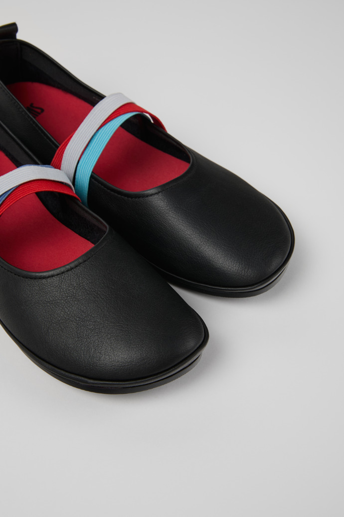 Camper Twins - Bailarinas y mocasines negros de piel para mujer.