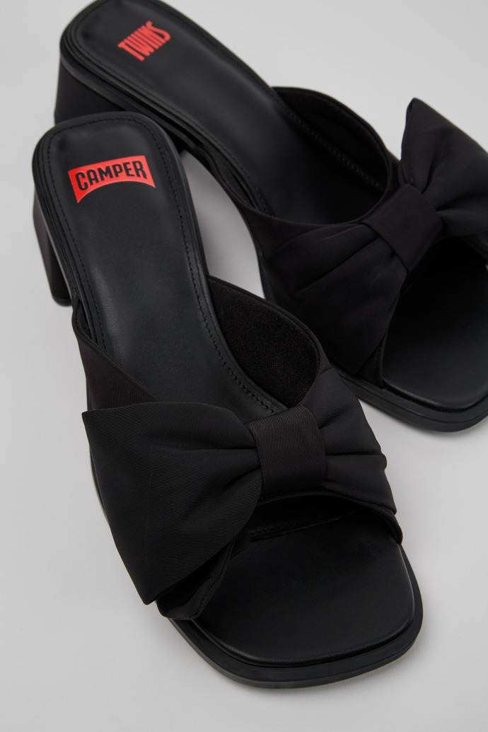 Camper Twins - Sandalias negras de PET reciclado para mujer.