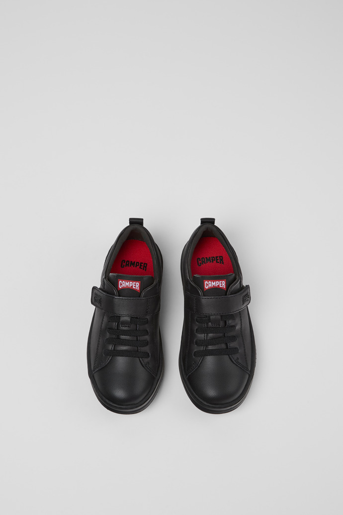Camper Runner - Zapatillas negras de piel y tela para niño.
