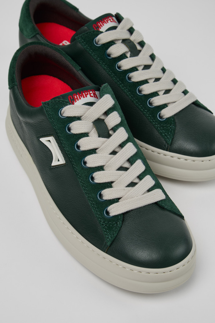 Camper Runner - Zapatillas verdes de piel y nobuk para mujer.