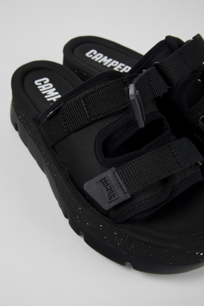 Camper Oruga Up - Mules negros de tela para mujer.