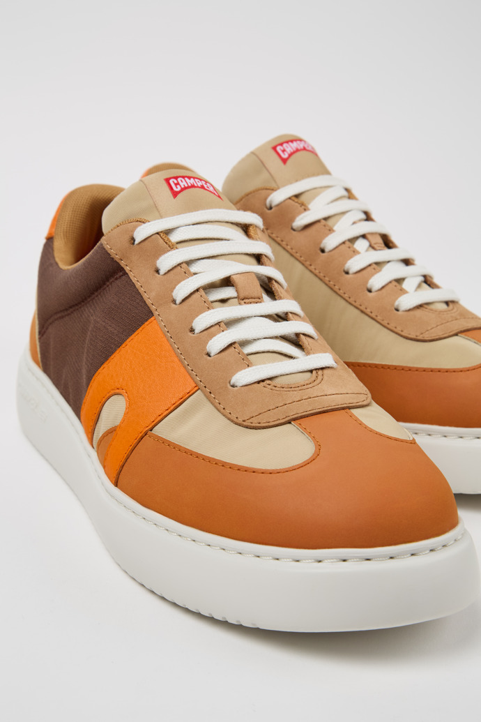 Camper Runner K21 Sorona - Zapatillas multicolor para hombre fabricadas con PET reciclado y piel nobuk.