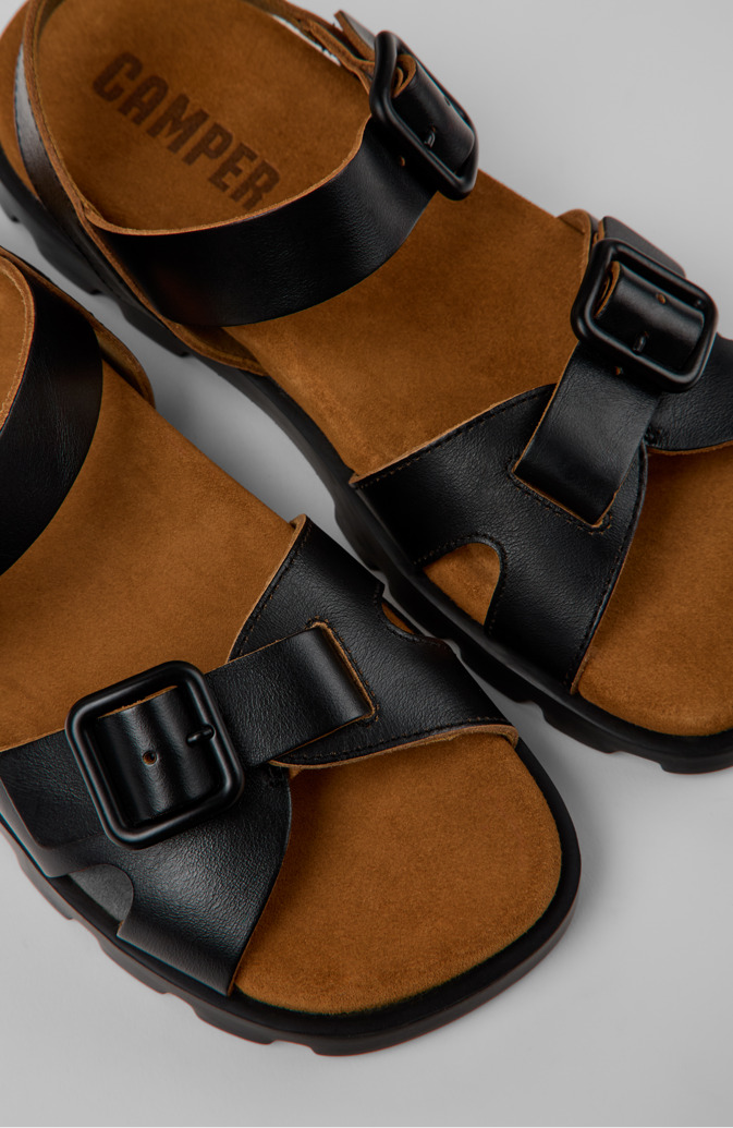 Sandalias Brutus de Camper: Sandalias negras de piel para mujer.
