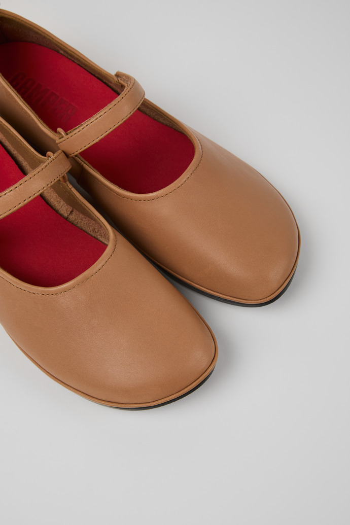 Camper Right - Zapatos de piel nude para mujer.