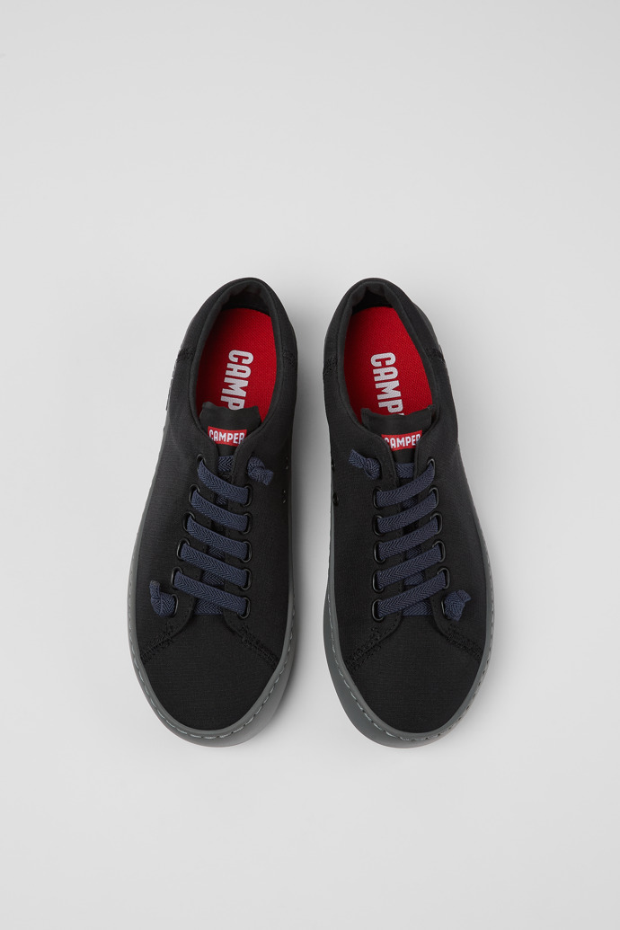 Camper Peu Touring - Zapatillas negras para mujer fabricadas con PET reciclado.