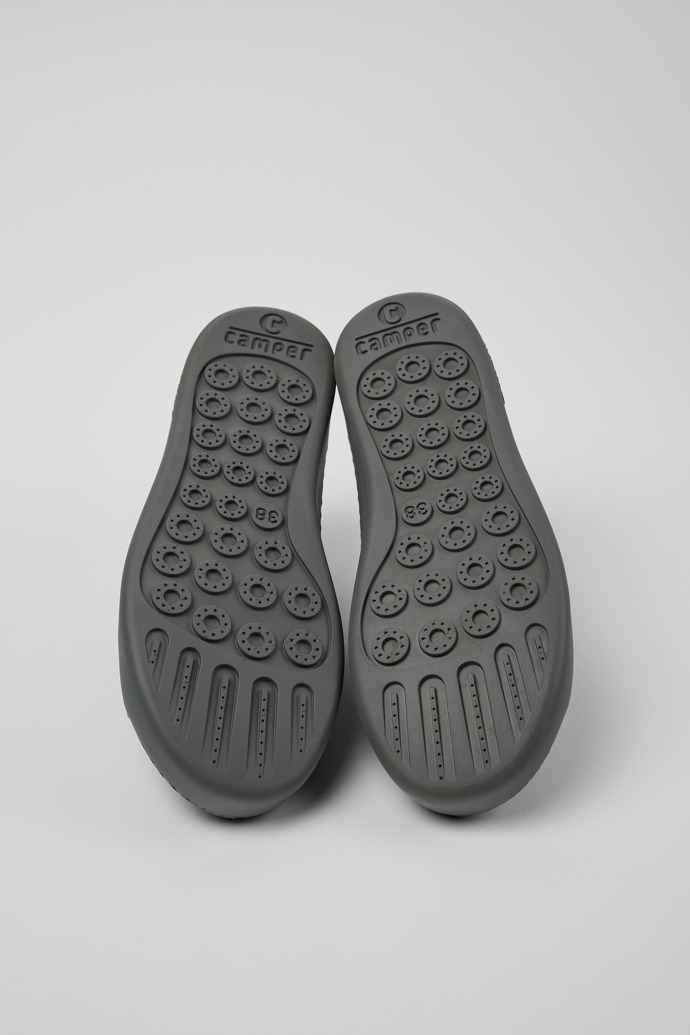 Camper Peu Touring - Zapatillas negras para mujer fabricadas con PET reciclado.