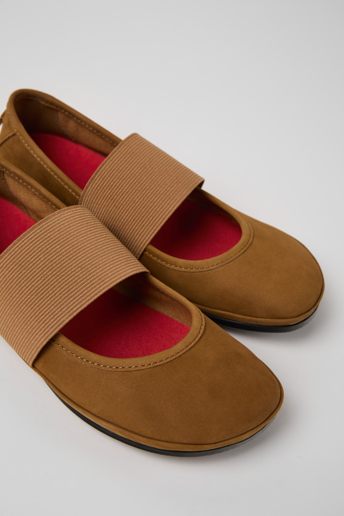 Camper Right Nina - Bailarinas marrones de nobuk para mujer.