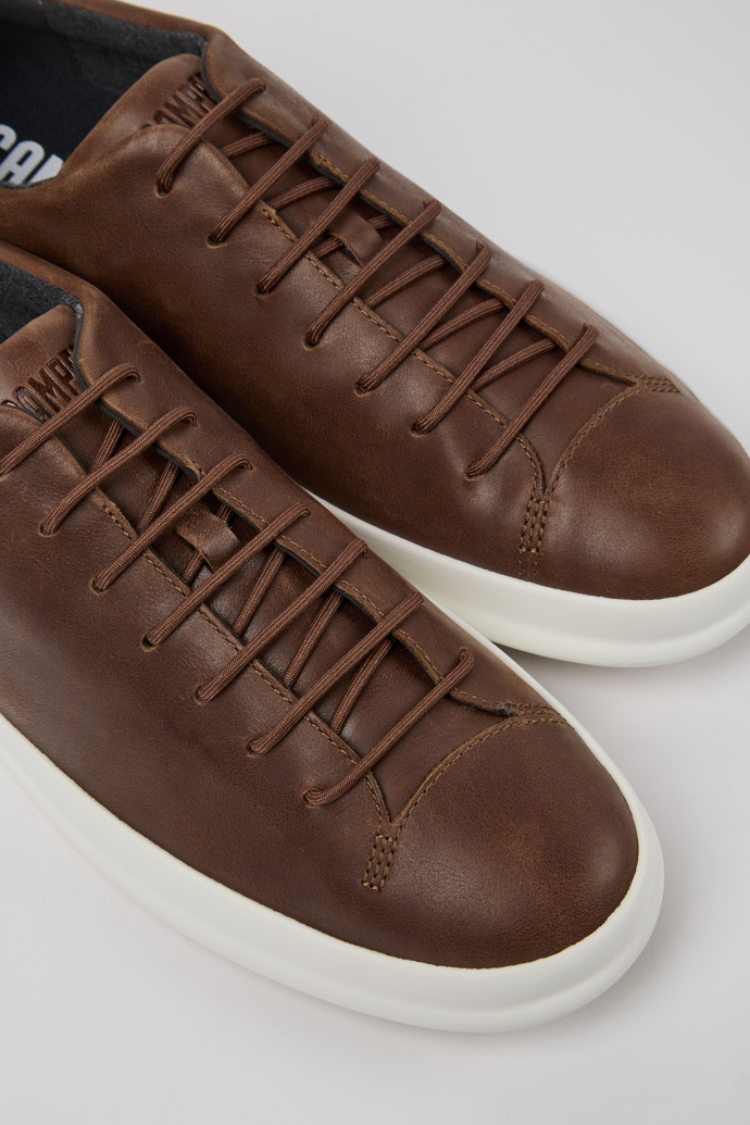 Camper Chasis Sport - Zapato de piel marrón para hombre.