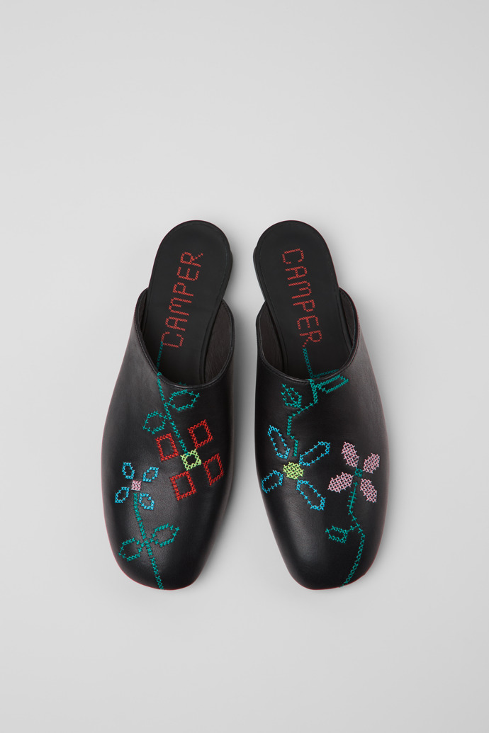 Camper Twins - Sandalias negras de piel para mujer.