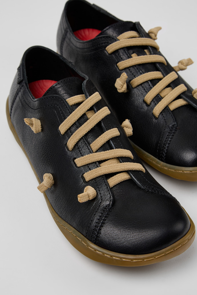 Camper Twins - Zapatilla negra de piel para mujer.