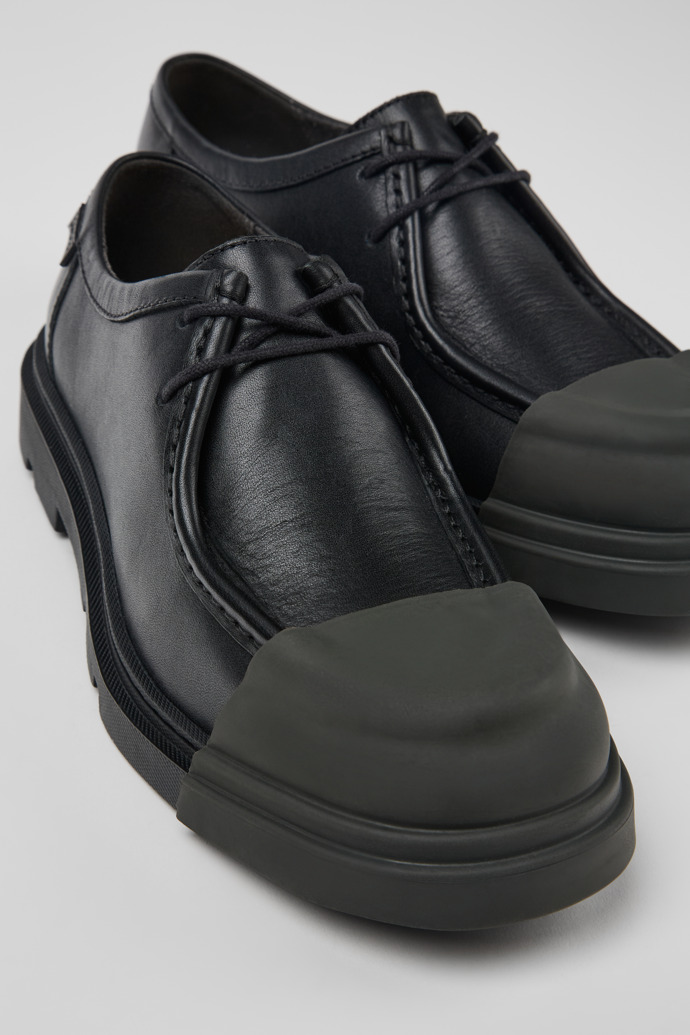 Camper Junction - Zapato de piel negra para mujer.