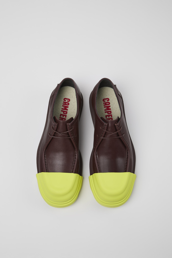 Camper Junction - Zapato de piel color vino tinto para mujer.