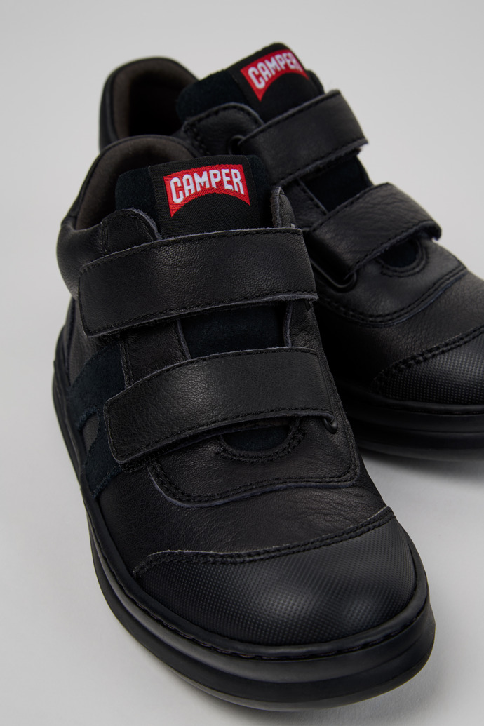 Camper Runner - Botines negros para niños, fabricados en piel/nobuk.