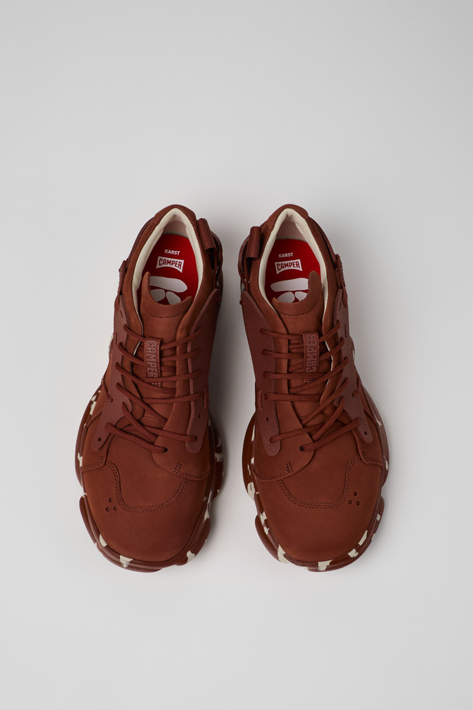 Camper Karst - Zapatillas rojas para hombre fabricadas en piel nobuk y textil.