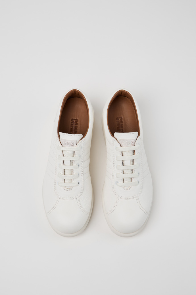 Camper Pelotas Festival Edition - Zapato blanco icónico para mujer.